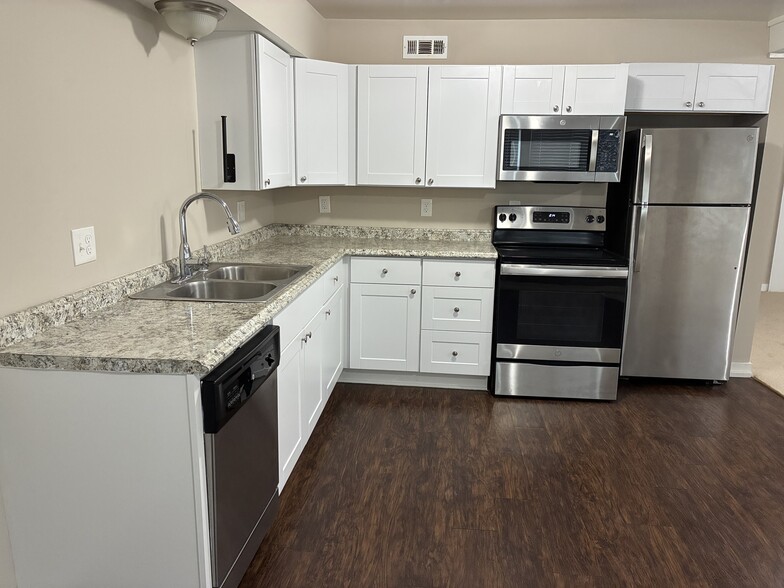 Kitchen appliances - 14220 Ranch Rd