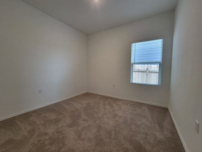 Building Photo - Spacious 3/BR, 2/BS Single-Level Home with...