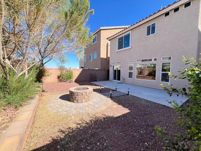 Building Photo - Beautiful 2 story single house