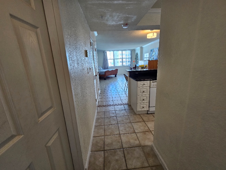 Building Photo - 2501 S Ocean Dr