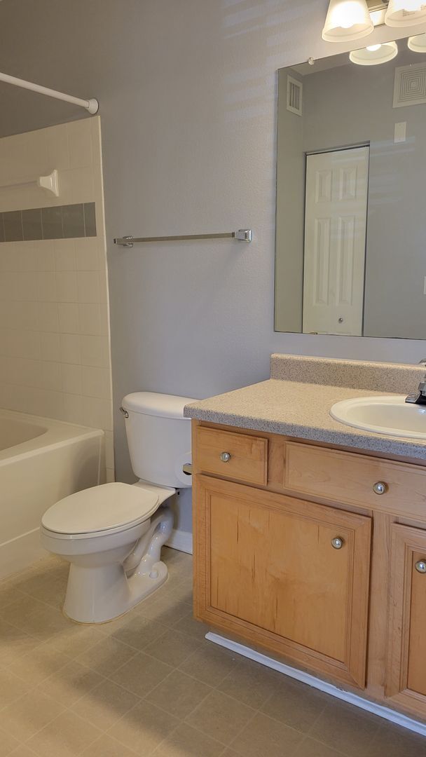 Building Photo - Seasonal/short term only 2/2 ground floor condo downtown Sarasota at Villagio!