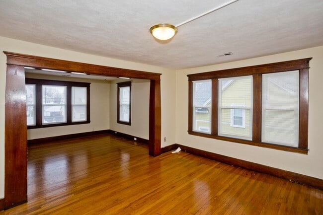 Building Photo - 58-60 Ionia St