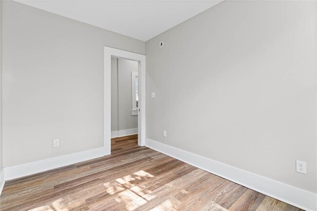 Building Photo - 957 Savannah St