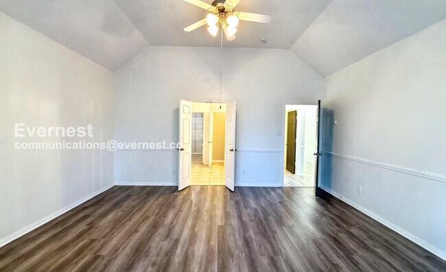 Building Photo - PROMO: Get $500 OFF the first month’s rent when you sign the lease today! / 4 Bed/2.5 Bath Home w...