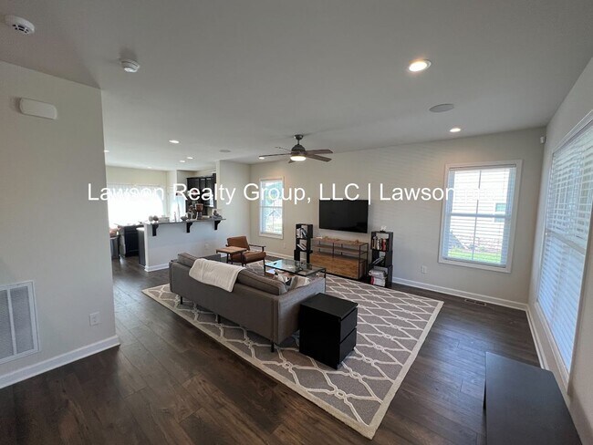 Building Photo - Upscale and Spacious Daleville Townhome