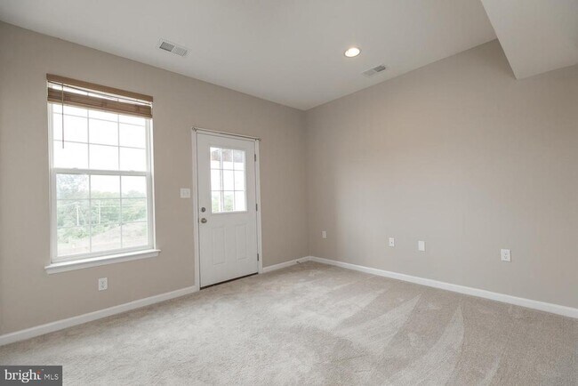 Building Photo - 227 Schramm Lp