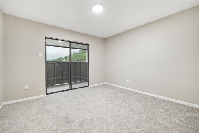 Building Photo - 3085 Walnut Bend Ln