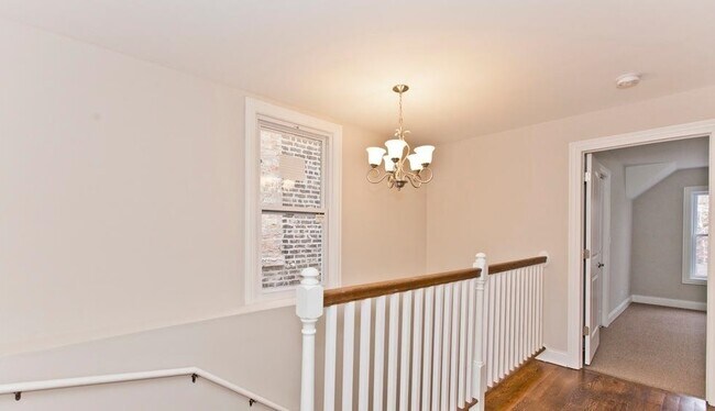 Building Photo - 827 N Francisco Ave