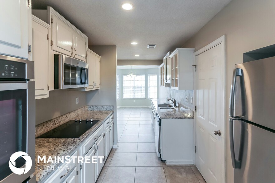 Building Photo - 6659 Ross Manor Dr
