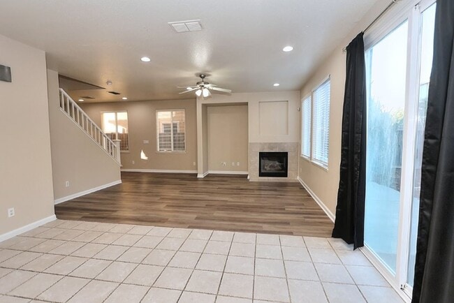 Building Photo - Beautiful 4 Bed 3 full bath Natomas Home!!