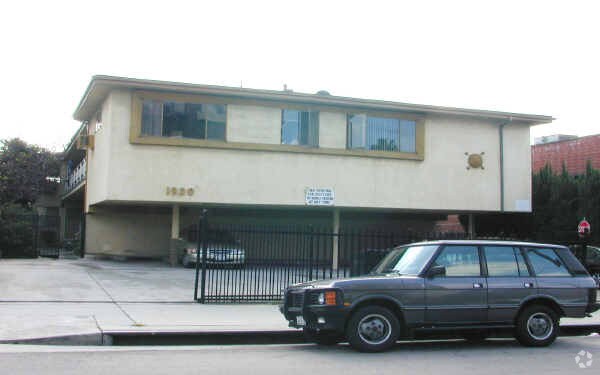 Building Photo - 1930 N Bronson Ave