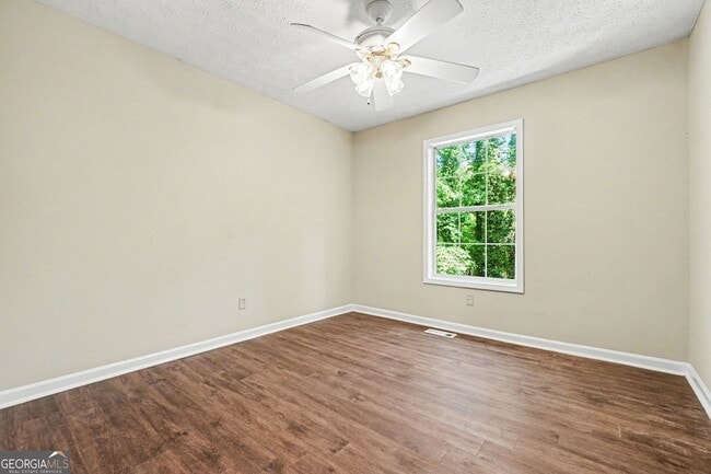 Building Photo - 181 N Springs Dr