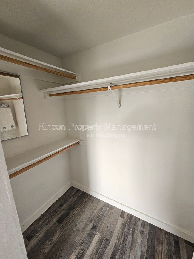 Building Photo - 2810 Sherwin Ave