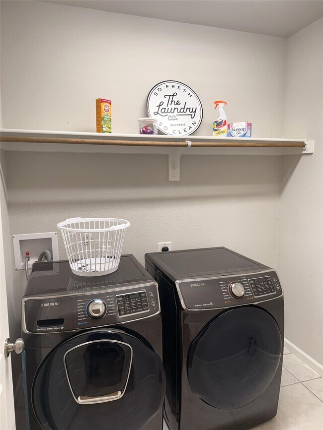 Building Photo - 5437 Wedge Wood Dr