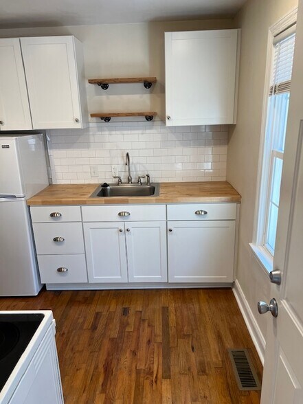 Kitchen - 490 E Indiana Ave