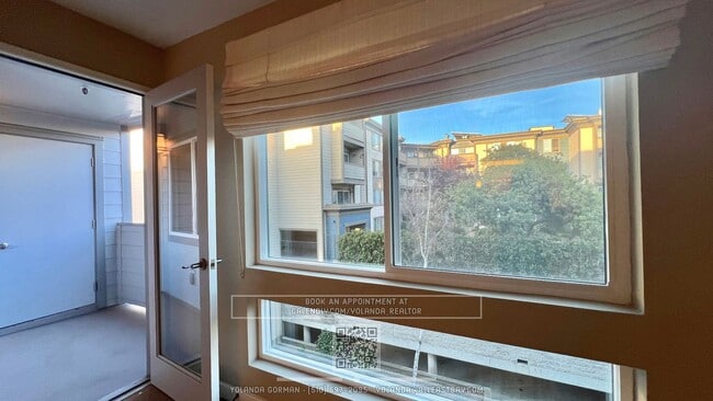 Building Photo - Charming One bedroom with Private terrace.
