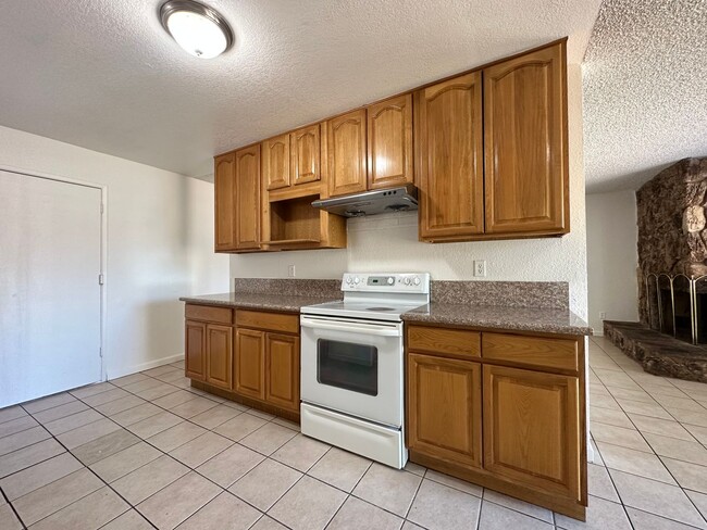 Building Photo - Four Bedroom Home