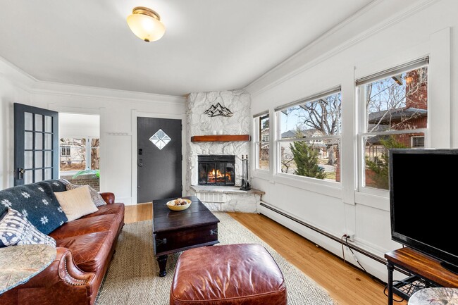 Building Photo - Gorgeous Washington Park Bungalow!