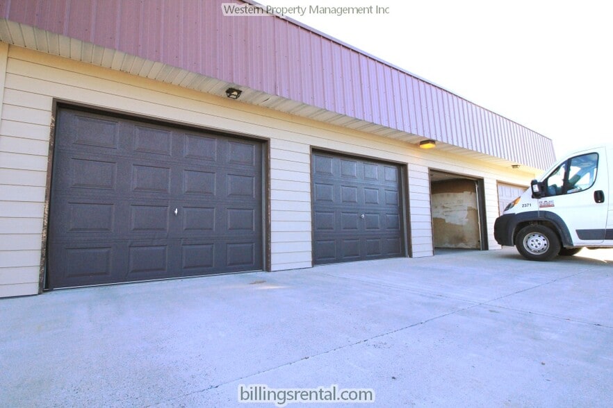 Garages - 50 Almadin Ln