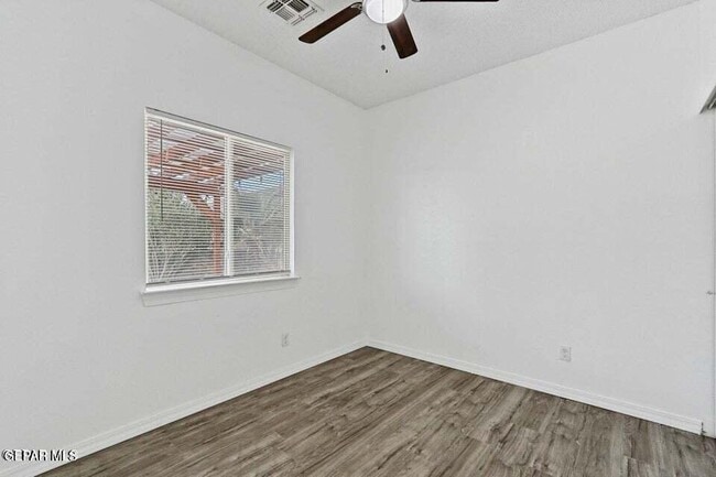 Building Photo - 3745 Loma Brisa Dr