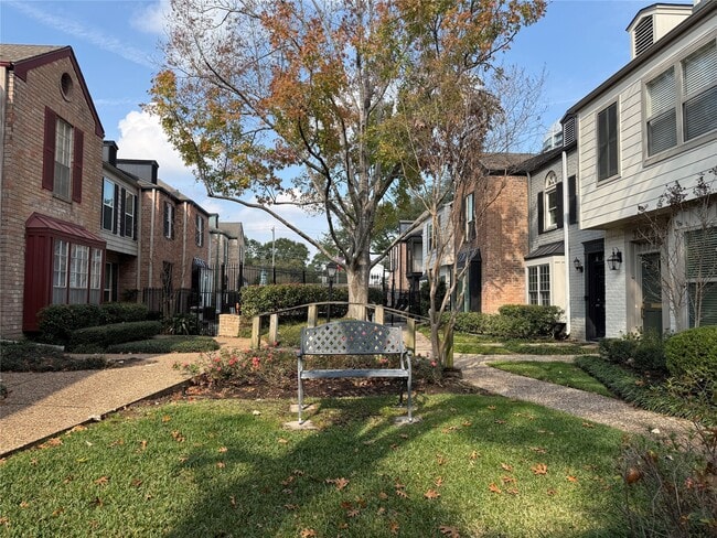 Building Photo - 3636 Lake St