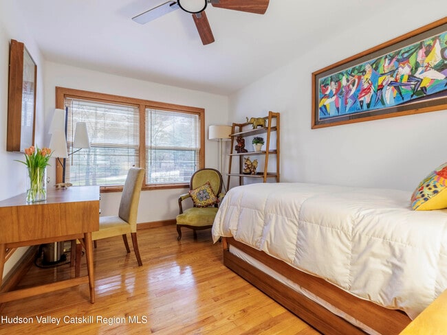 Building Photo - 10 Purdy Hollow Rd