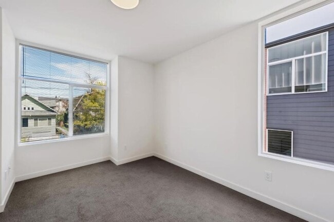 Building Photo - 2 bedroom in Seattle WA 98103