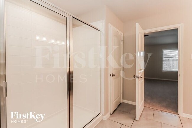 Building Photo - 8011 Carillon Way
