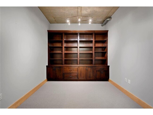 Building Photo - 150 NE 2nd St