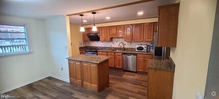 Building Photo - 1011 Regina Dr
