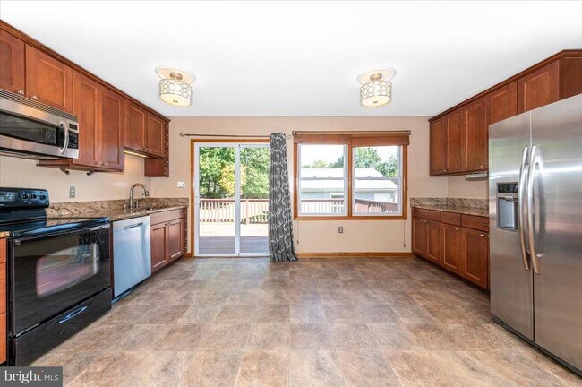 Building Photo - 11584 Liberty Oak Dr