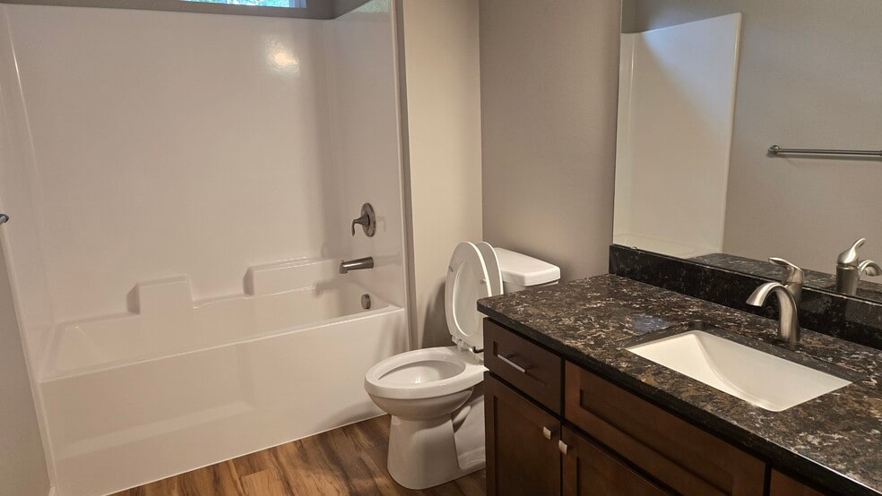 Building Photo - 418 N 4th Ave SW