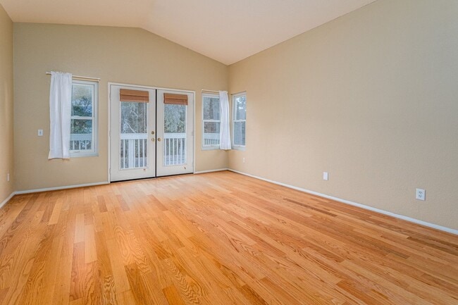 Building Photo - Beautiful & Spacious 4 bedroom home in Enc...