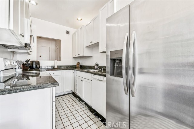Building Photo - 140 Linden Ave