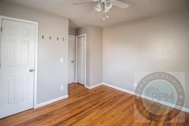 Building Photo - Spacious 5 Bedroom / 2.5 Bathroom Home | Near Ralston