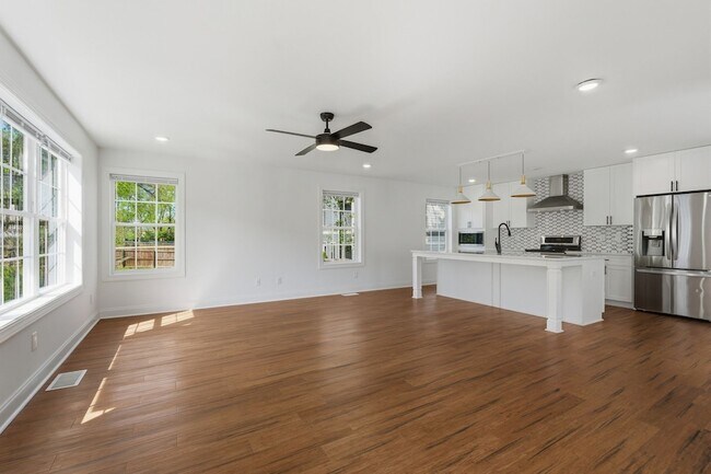 Building Photo - 203 Oceola Ave