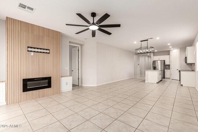 Building Photo - 24590 W Hilton Ave