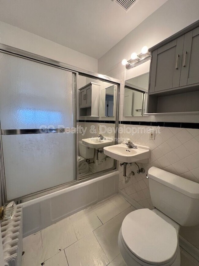 Building Photo - 20 N 5th Ave