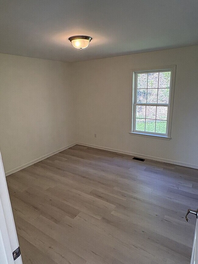Building Photo - SINGLE FAMILY HOME