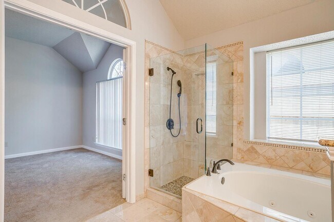 Building Photo - Open Floorplan with 3 Bed, 2 Bath Home in Established Neighborhood- Fort Worth- 76120