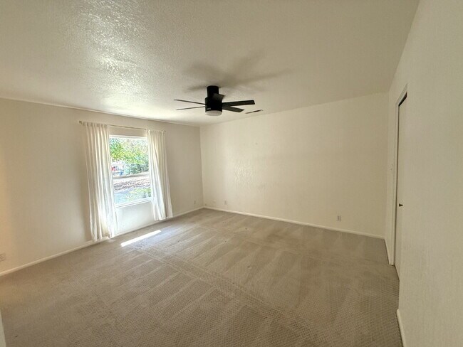 Building Photo - 1149 E Elder Cir