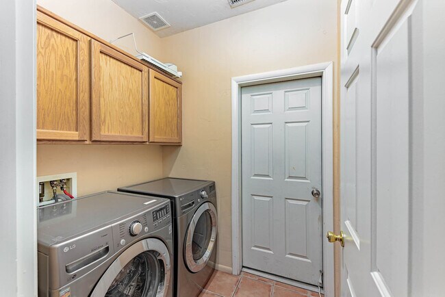 Building Photo - 3921 Aloha Ln