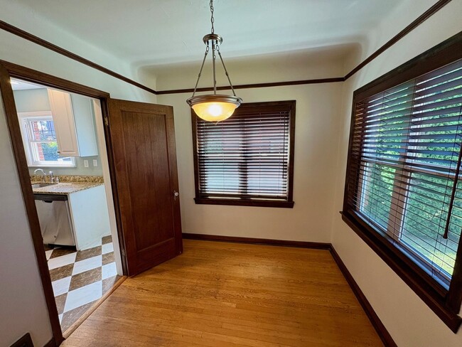 Building Photo - Loyal Heights Ballard Home