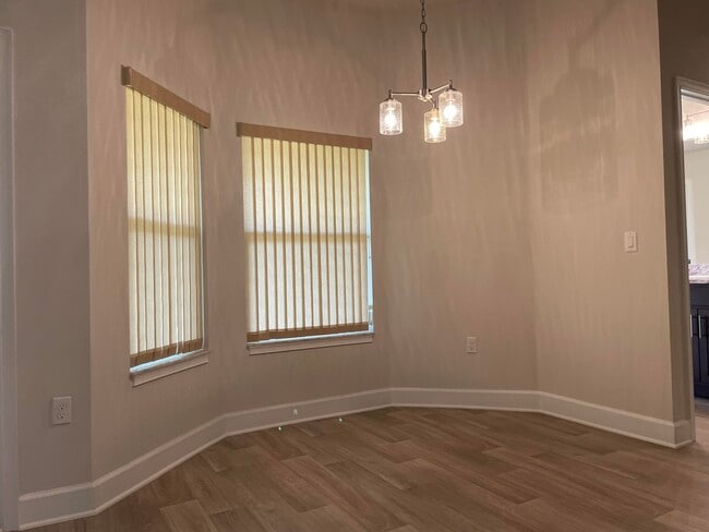 Building Photo - 5236 NW Iredell St