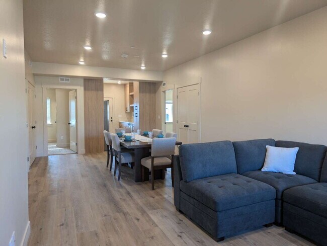 Building Photo - Quality 3 Bedroom 2 Bath