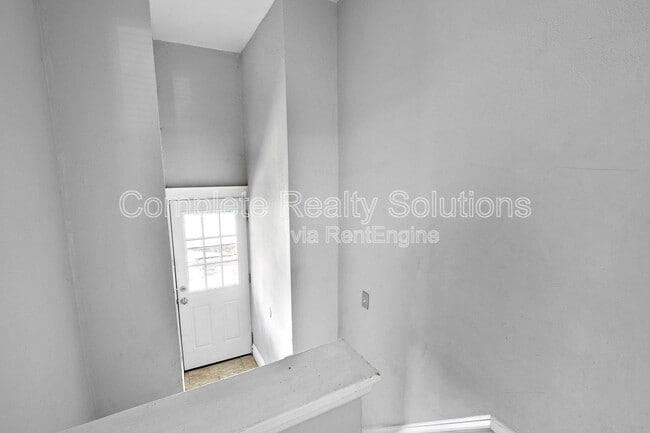 Building Photo - 6265 Hoffman Ave