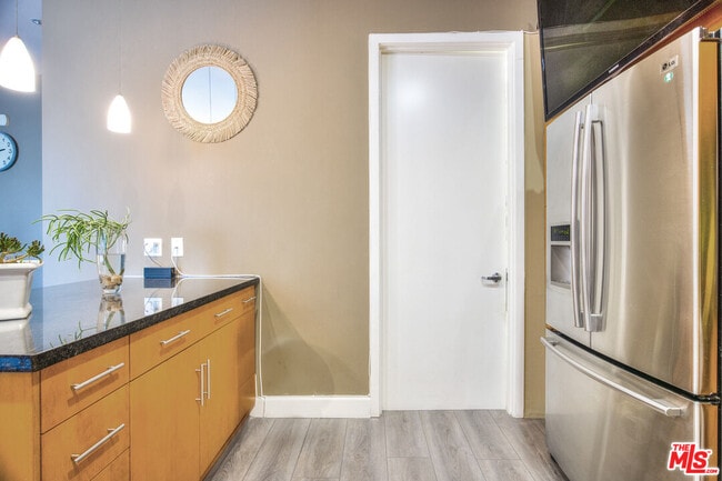 Building Photo - 3223 W 6th St