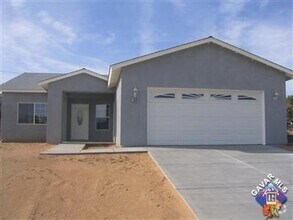 Building Photo - 4 Bedroom/2.5 Bath Home $2100 Rent/$2100 S...