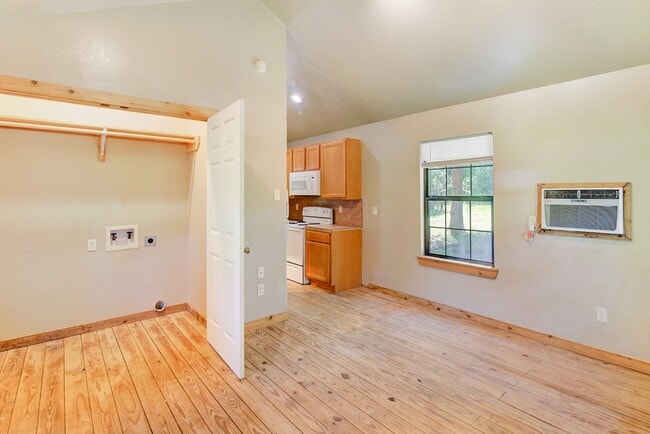 Building Photo - 10521 Tanyard Rd