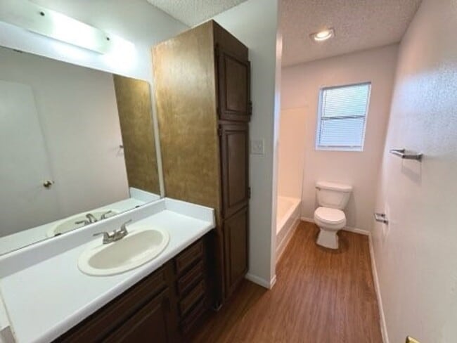 Building Photo - 6015 Bedford Dr